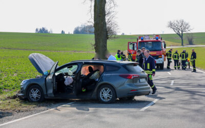 Schwerer Alleinunfall auf der L3314 – Frau (43) mit Rettungshubschrauber ins Krankenhaus geflogen