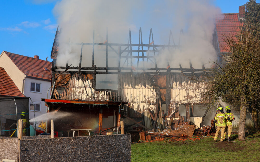 (Kressenbach) Scheunenbrand! Nachbar verhindert Gastankexplosion
