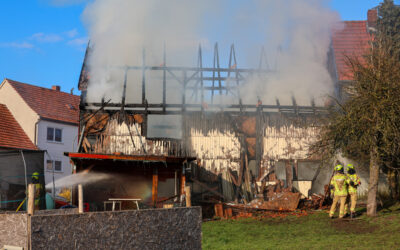 (Kressenbach) Scheunenbrand! Nachbar verhindert Gastankexplosion